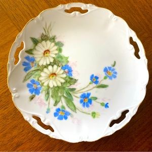 Lovely hand painted vintage plate with scalloped edges with gold detail